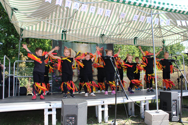 2133