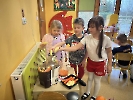Przedszkolaki wyczarowują zdrowe soki